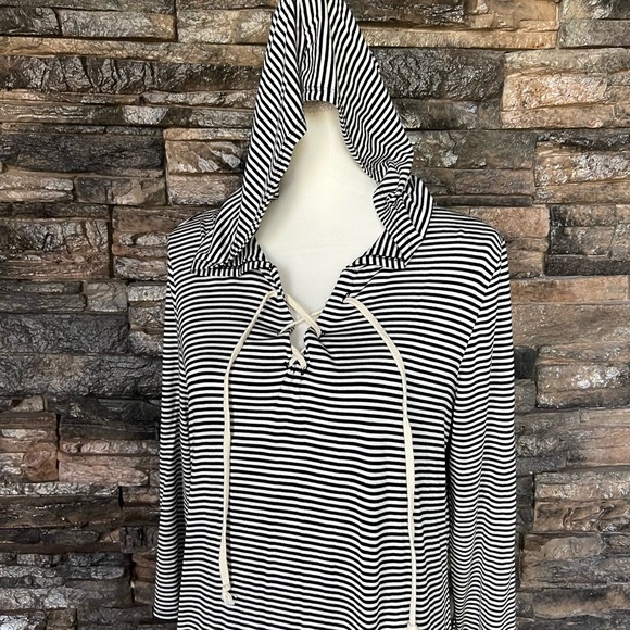 Heart Hips Black and White Raglan Midi Dress - Picture 3 of 8